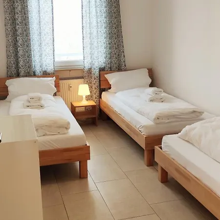 Eleonoras Ferienwohnung In Wuerzburg Stadt Am Park Mit Balkon Inklusive Eigenen Parkplaetzen Vor Der Tuer Exterior photo